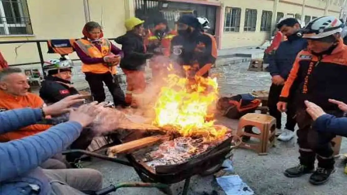 MAG-AME DEPREM BÖLGESİNDEN İLÇEYE DÖNDÜ