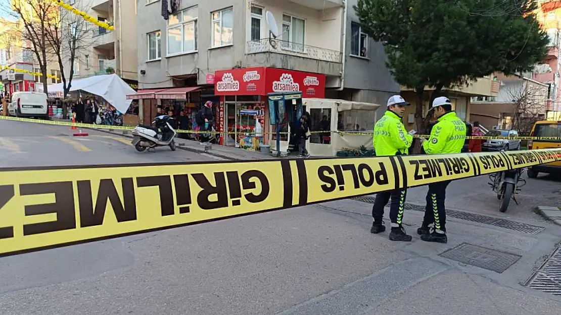 Magandanın böylesi görülmedi: Motosiklette hem kendini hem arkadaşını vurdu