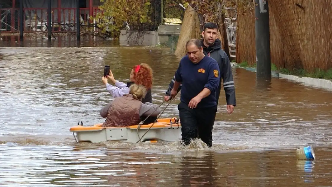 MAHSUR KALANLARI İTFAİYE EKİPLERİ KURTARDI