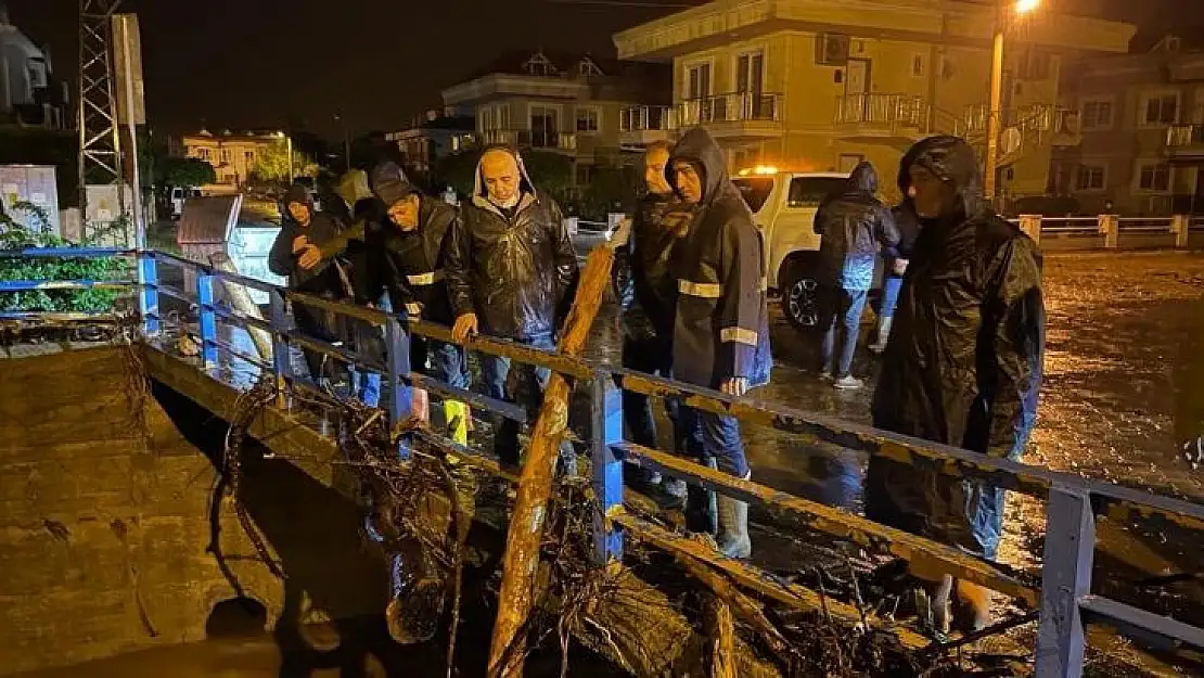 Marmaris Belediyesi ekipleri tam kadro sahada