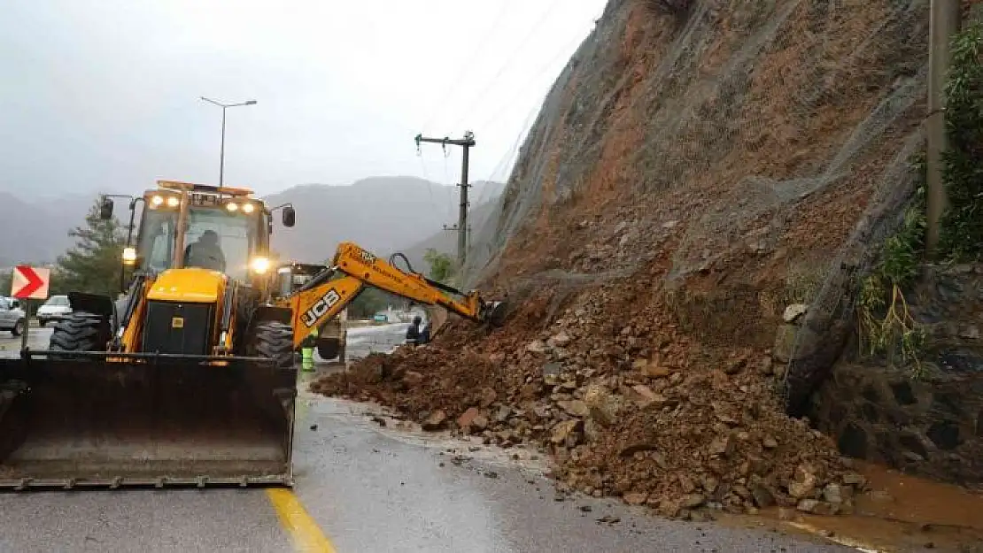 Marmaris Belediyesi ekipleri yağmur nöbetinde