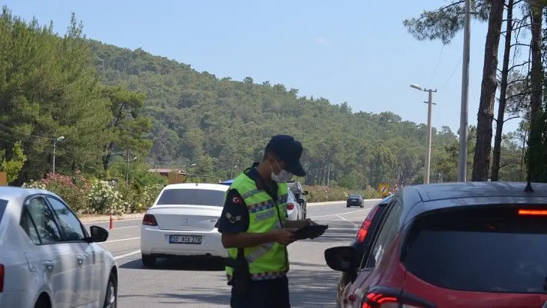 Marmaris, giriş ve çıkış noktalarında denetimler sürüyor