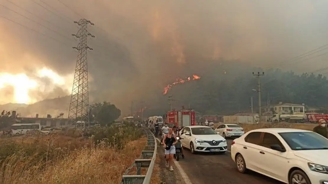 Marmaris Hisarönü tahliye ediliyor