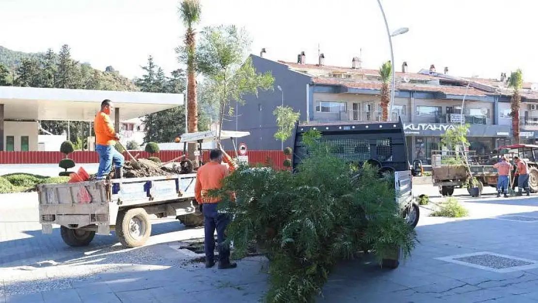 Marmaris'in kaldırımları yemyeşil oluyor