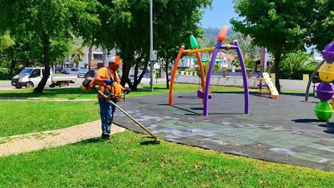 Park, bahçeler ekipleri durmak bilmiyor