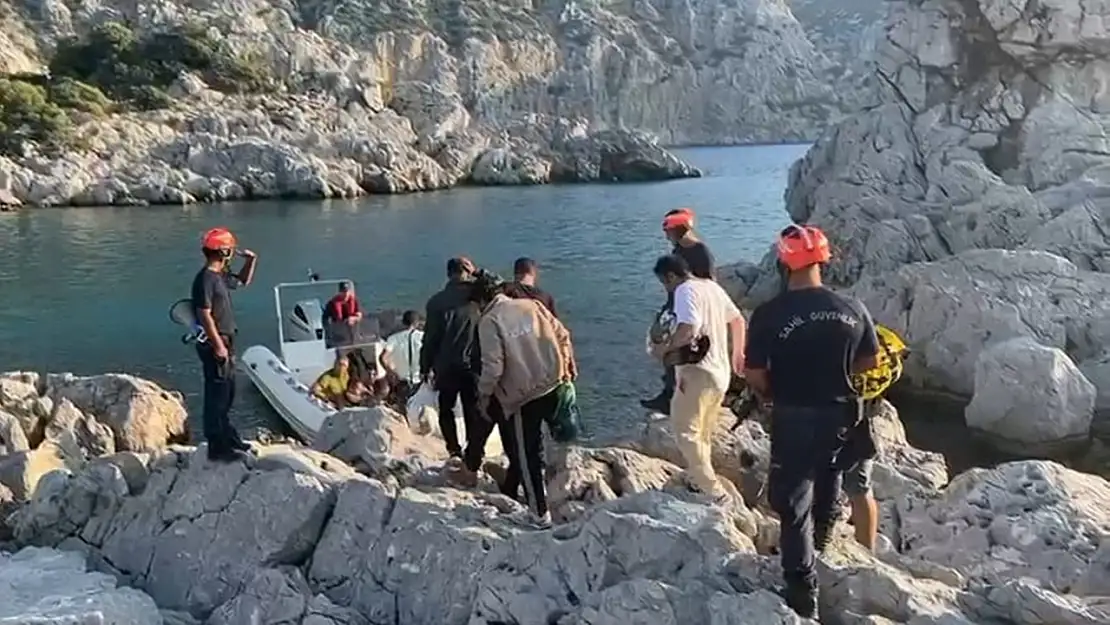 Marmaris'te 15 düzensiz göçmen ve bir göçmen kaçakçısı yakalandı