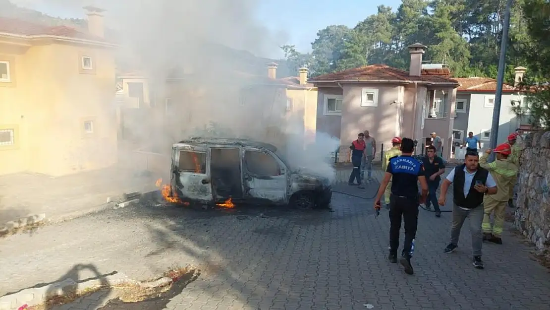 Marmaris'te bir şahıs kendi araçlarını ve evini ateşe verdi