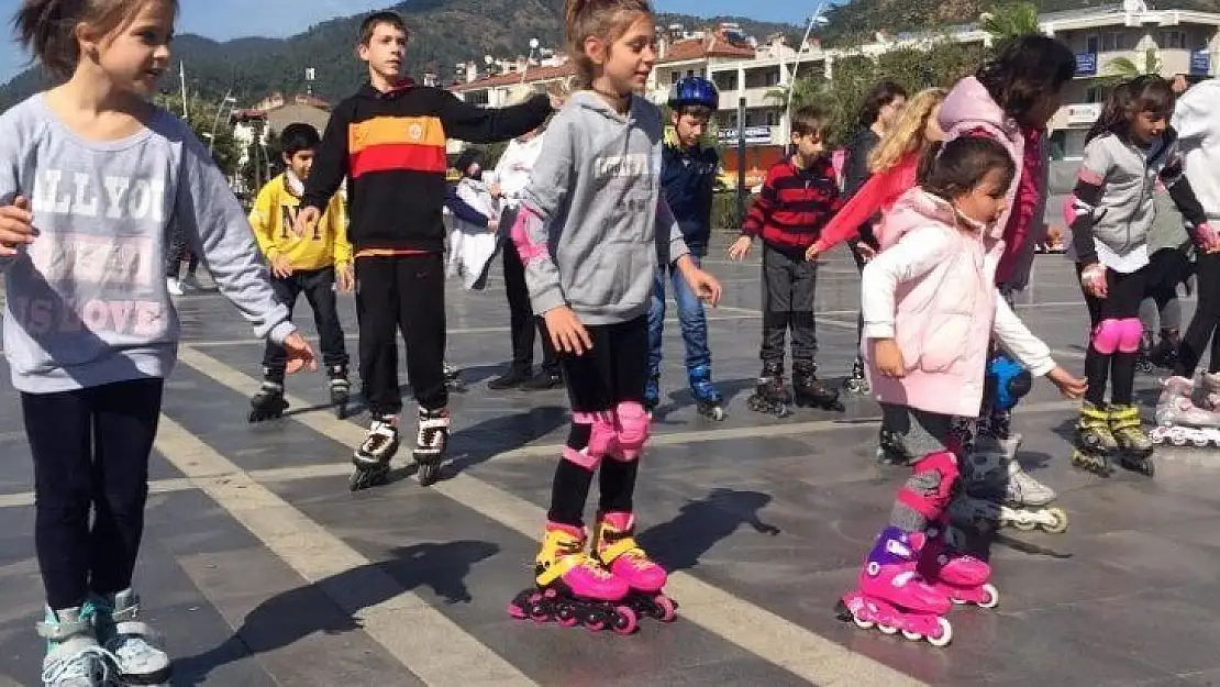 Marmaris'te çocuklarla paten etkinliği