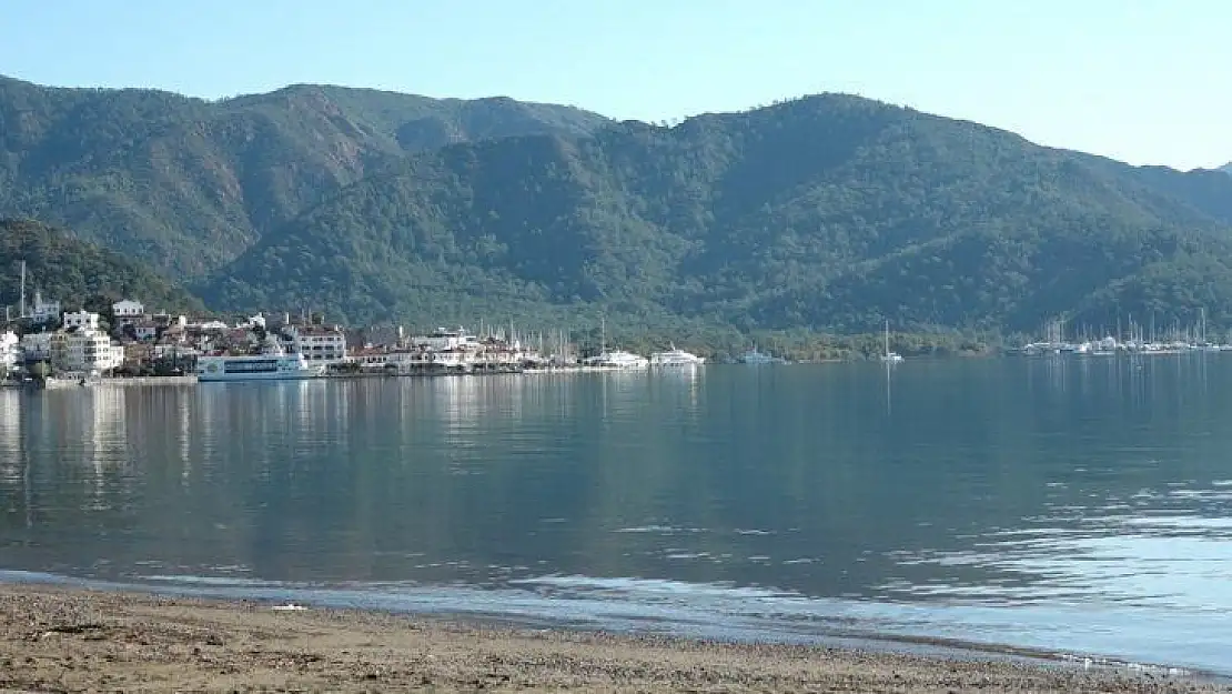 Marmaris'te kış ortasında deniz keyfi