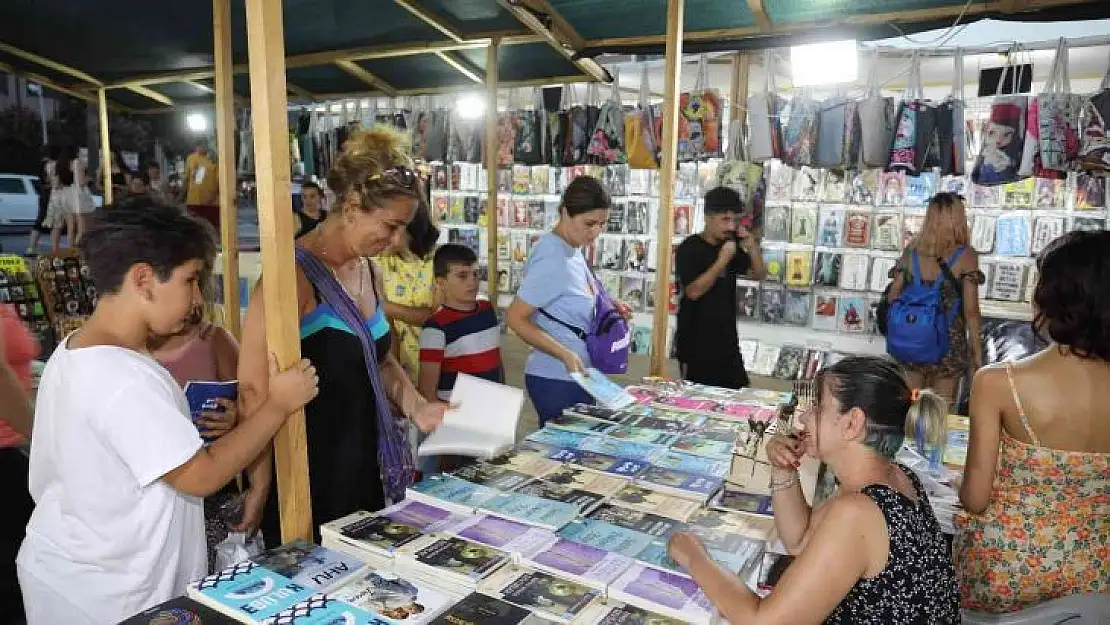 Marmaris'te kitap günleri sürüyor