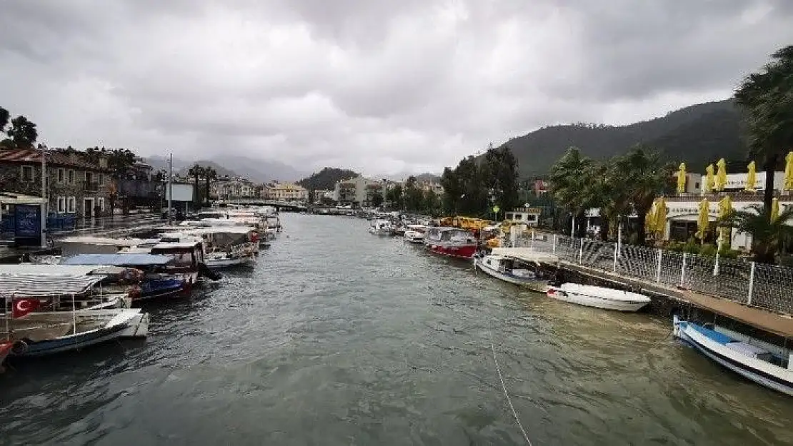 Marmaris'te Lodos etkili oluyor