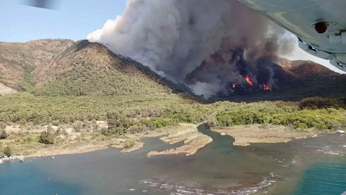 Marmaris'te orman yangınına havadan ve karadan müdahale başladı