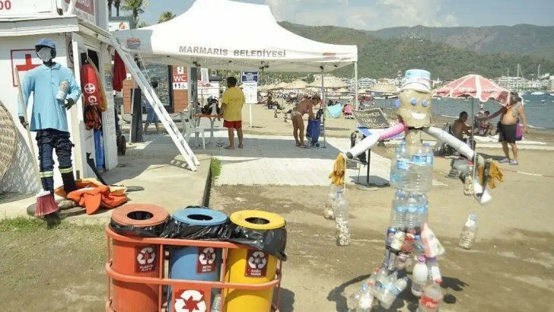 Marmaris'te plajlardaki çöpler temizlendi