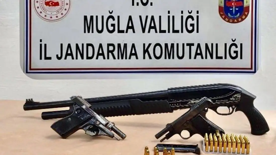 Ruhsatsız tabanca ve otomatik ve tüfeği ele geçirildi