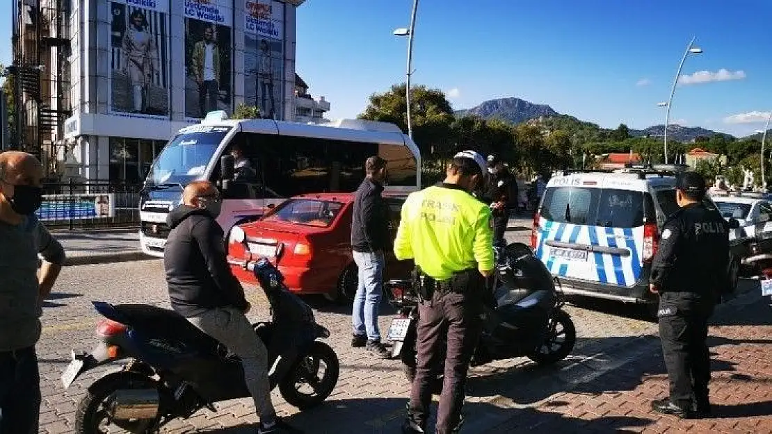 Marmaris'te trafik ekipleri kural tanımayanları denetliyor