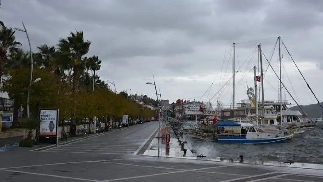 Marmaris'te yağmurlu hava etkisini sürdürüyor