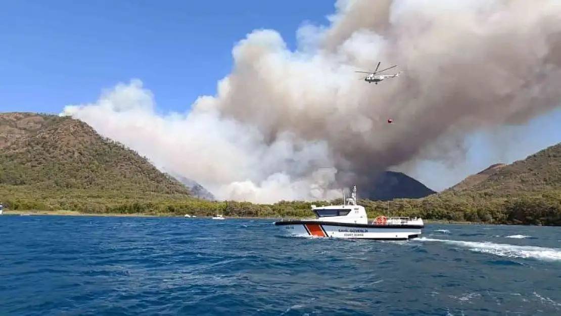 Marmaris yangınına 15 helikopter, 8 uçak müdahale ediyor