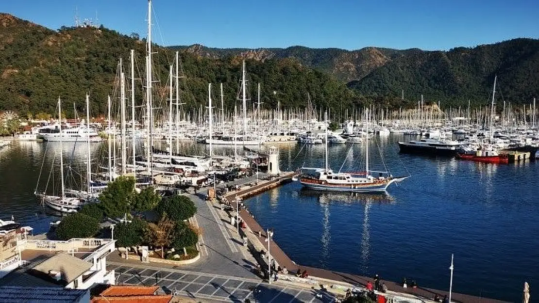 Marmarisliler güzel havanın keyfini çıkardı