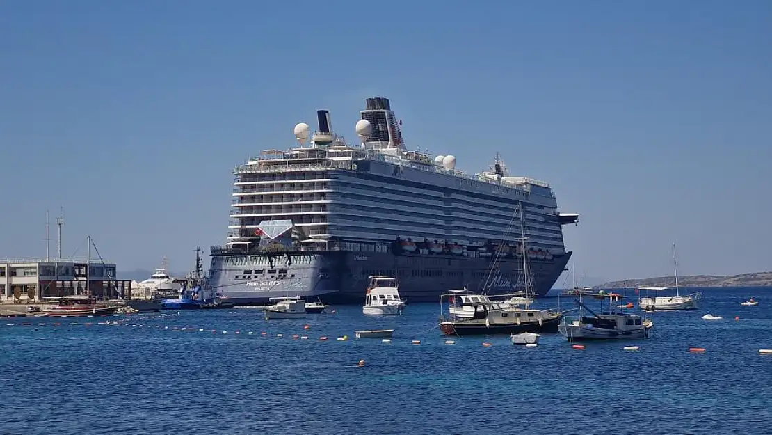 Mein Schiff 5 yeniden Bodrum'da