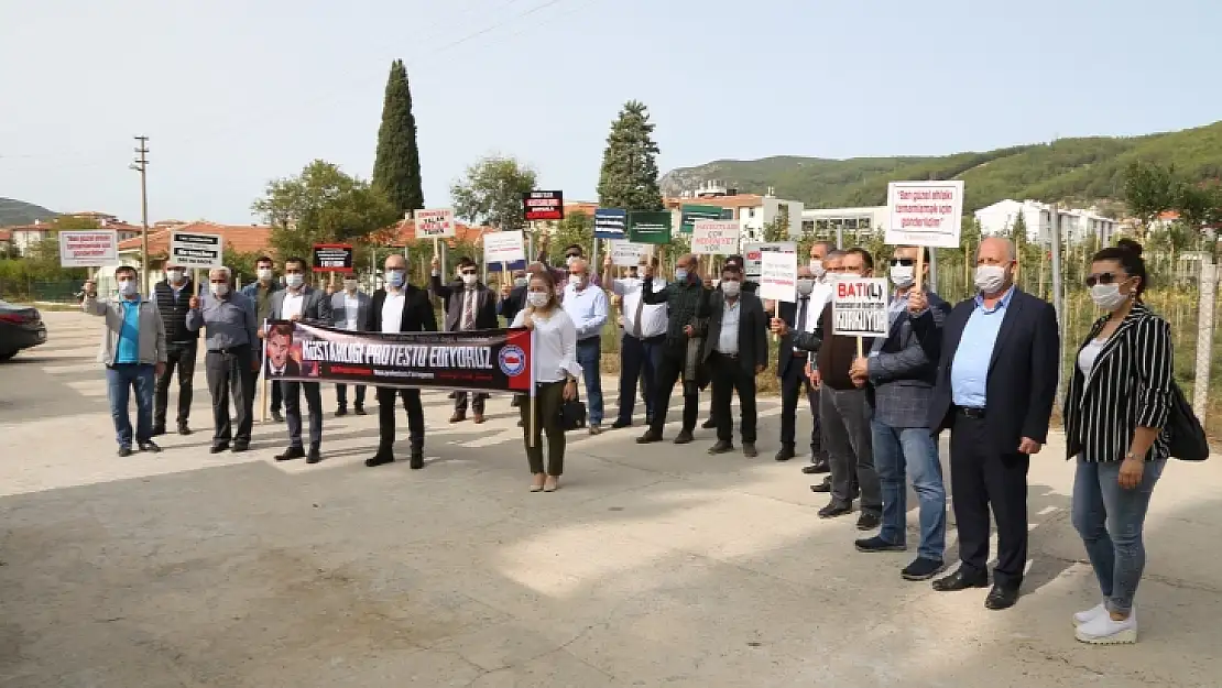 MEMUR-SEN MACRON'U PROTESTO ETTİ