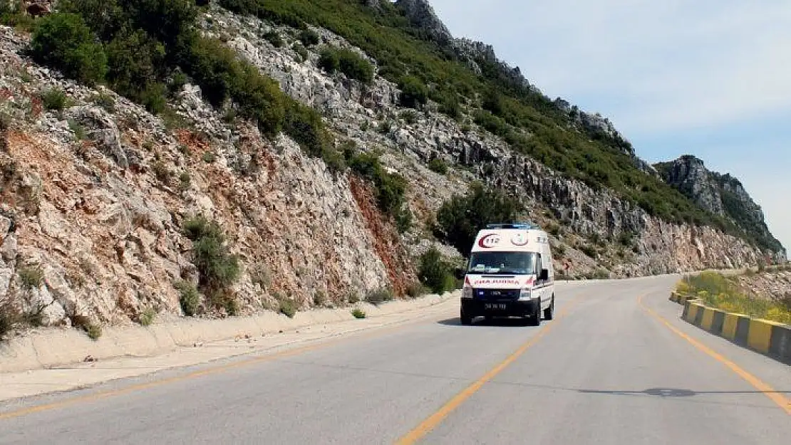 Menteşe'de motosikletli polis kaza yaptı