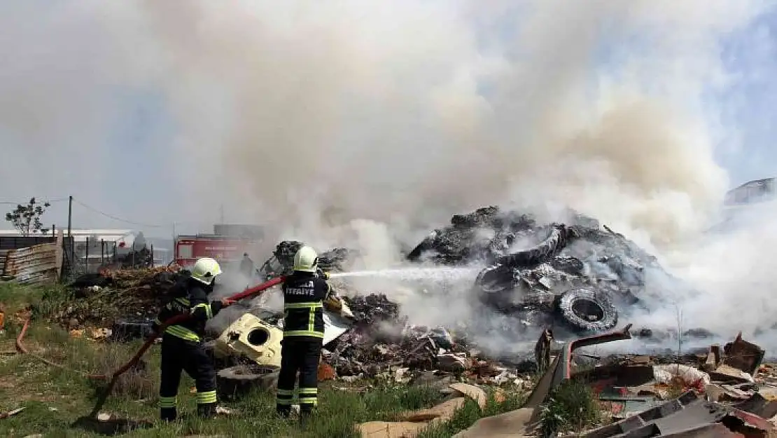 Menteşe sanayi hurdalığında yangın