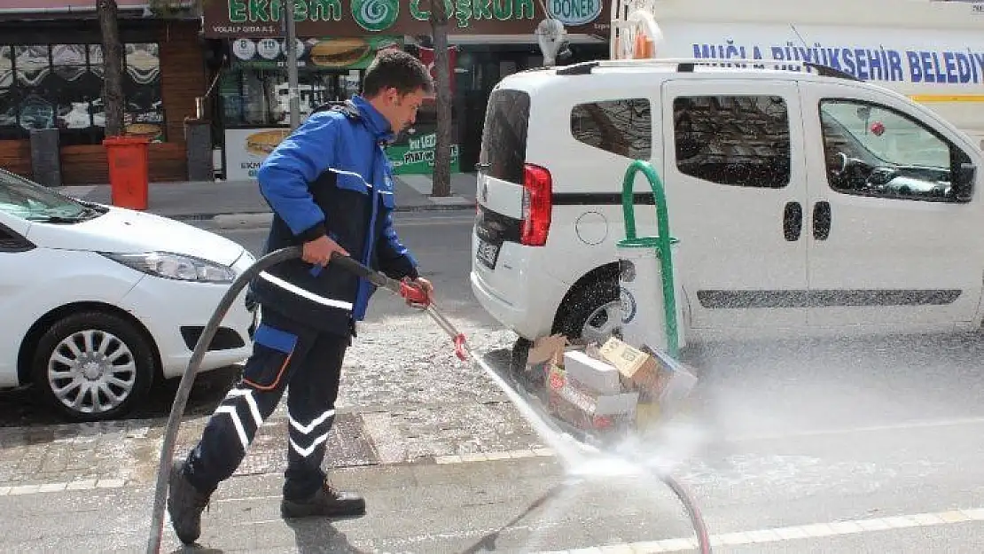 Menteşe sokakları yıkanıyor