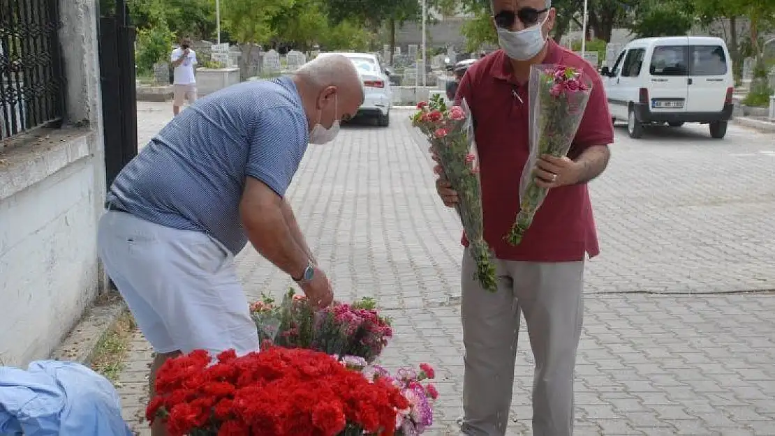 Mezarlık Ziyaretleri Bugünden Yapıldı