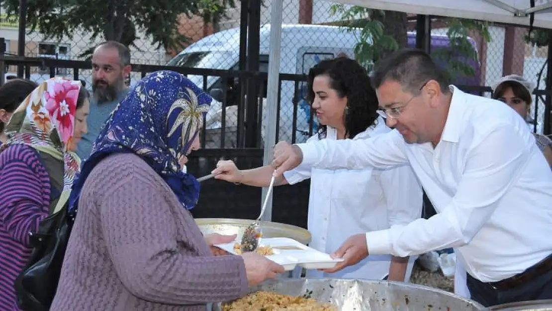 MİLAS BELEDİYESİ'NİN İFTAR YEMEKLERİ BAŞLIYOR