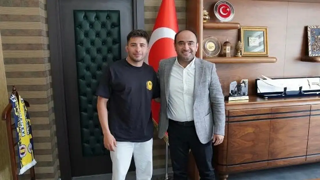 Milli Sporcu Atlı, Başkan Akdenizli'yi Ziyaret Etti