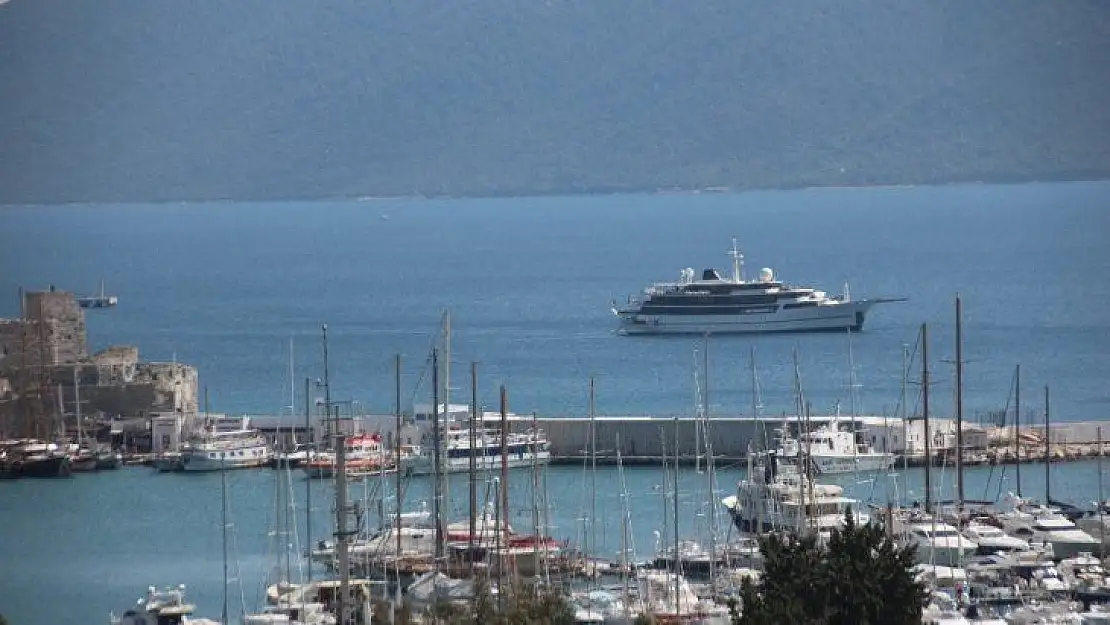 Milyon dolarlık yatı Yunanistan kabul etmedi, Bodrum açıklarına demirledi