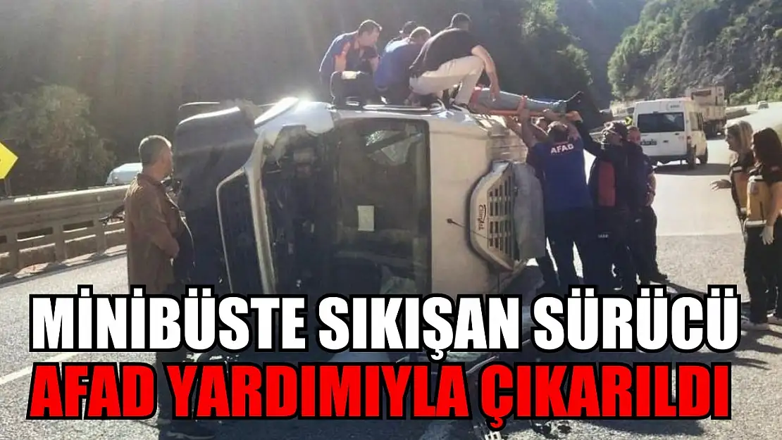 Minibüste sıkışan sürücü AFAD yardımıyla çıkarıldı