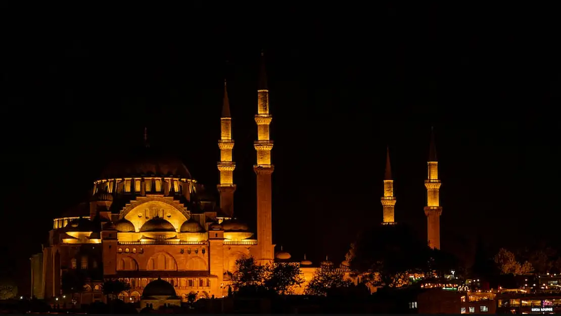 Miraç Kandili ne zaman? Kandil yarın mı? Kandilde oruç tutulur mu?