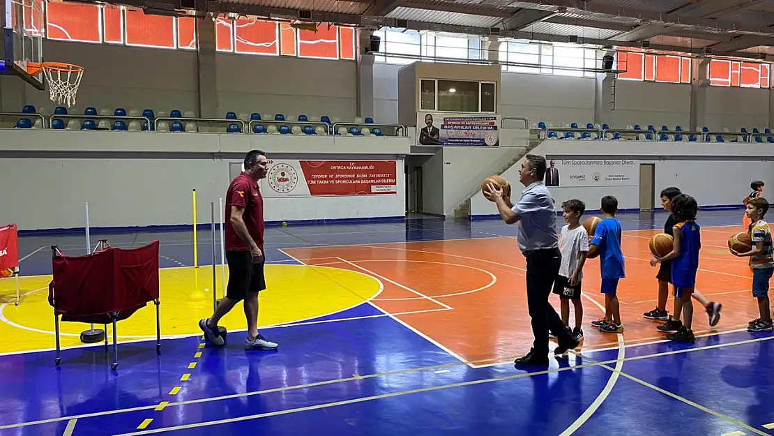 Müdür Açıkbaş Sporcularla Bir Araya Geldi