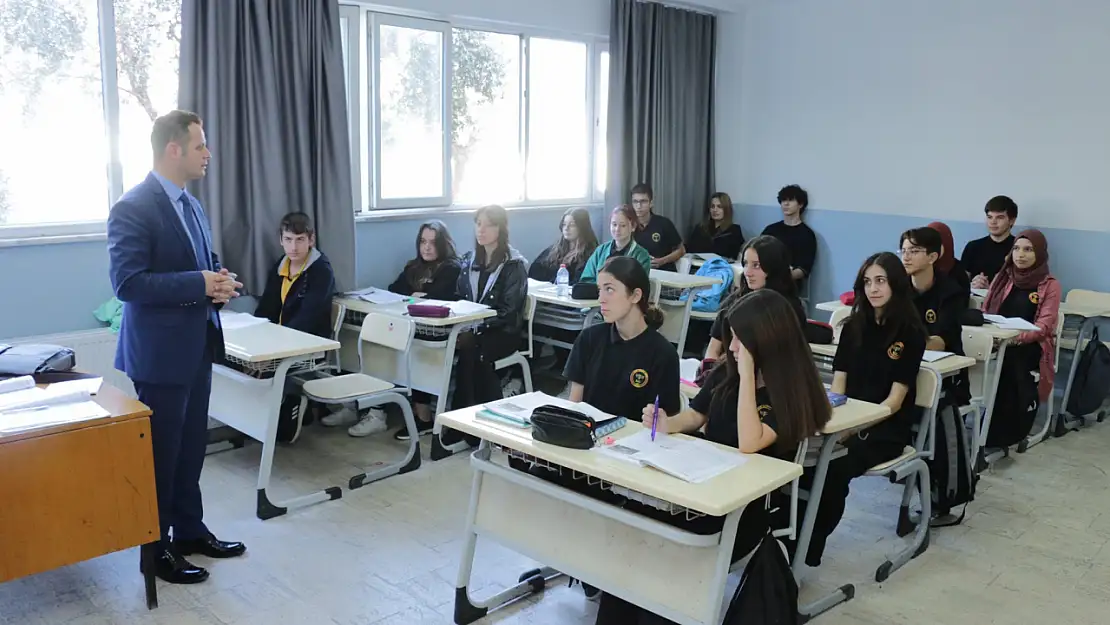 Müdür Çay'dan Anadolu Lisesi'ne Ziyaret