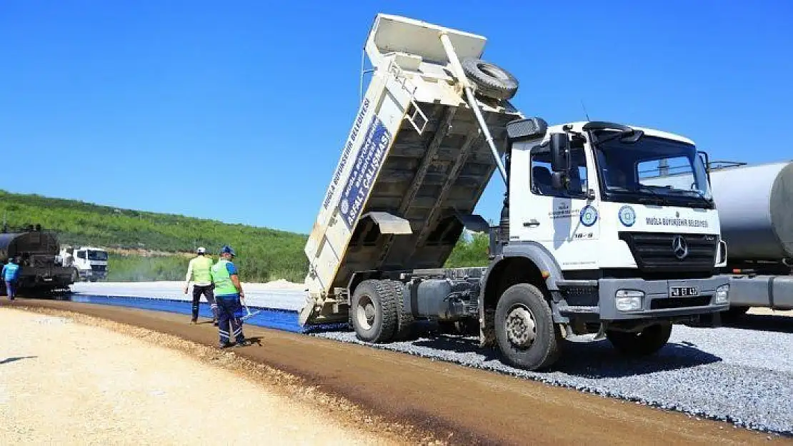 Muğla Büyükşehir 2 bin 450 Km yol çalışması yaptı