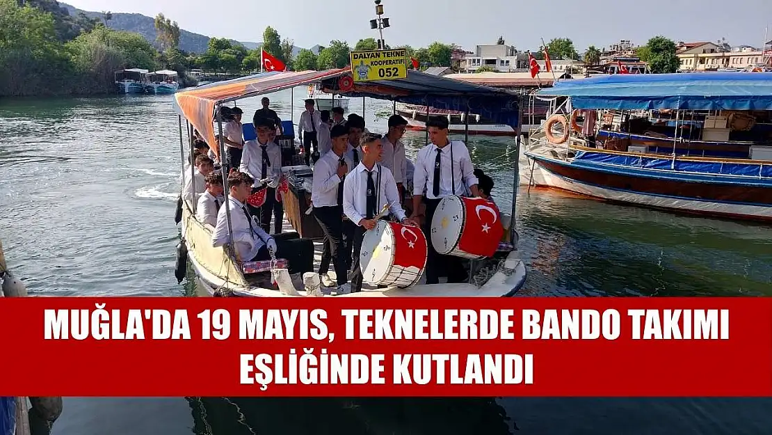 Muğla'da 19 Mayıs, teknelerde bando takımı eşliğinde kutlandı