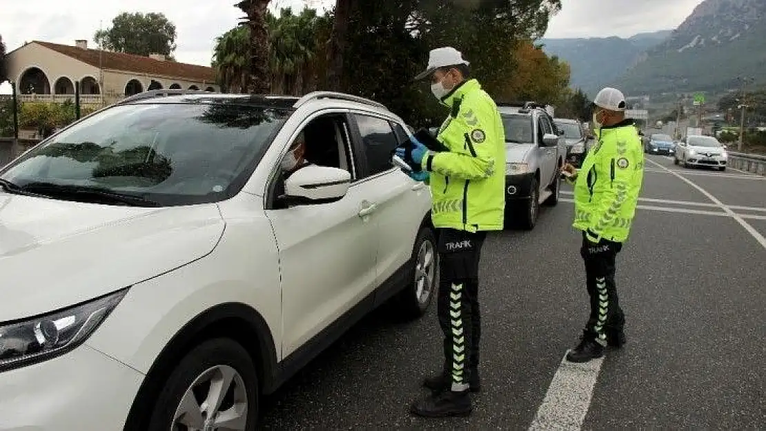 Muğla'da 2020'nin son gününde de trafik denetimleri sürdü