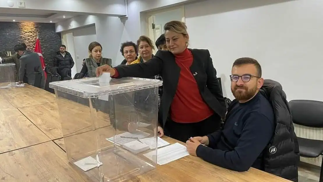 MUĞLA'DA AK PARTİ İL BAŞKANLIĞI İÇİN TEMAYÜL YOKLAMASI YAPILDI