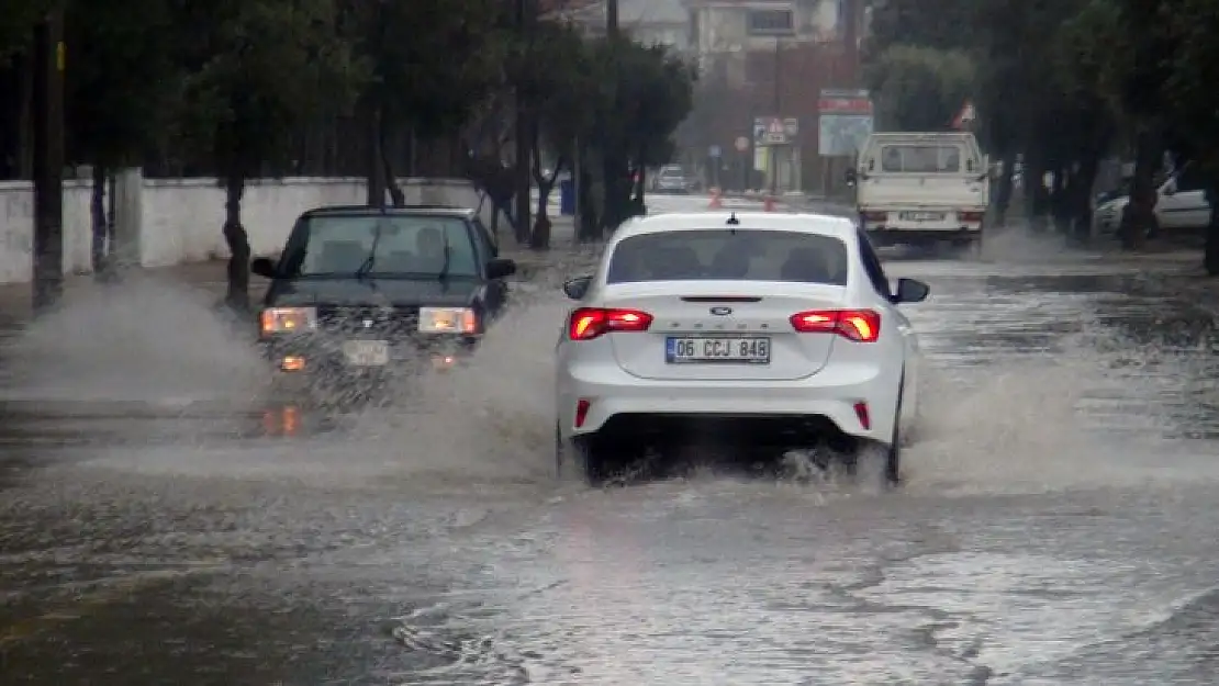 MUĞLA'DA BEKLENEN YAĞIŞ BAŞLADI