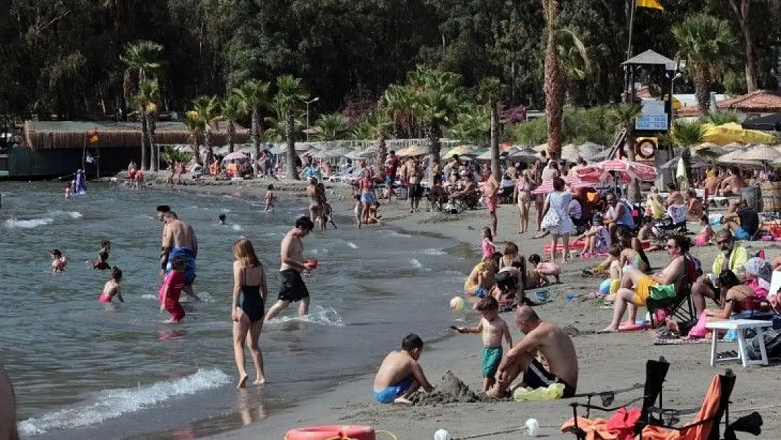 Muğla'da deniz sezonu bitmedi