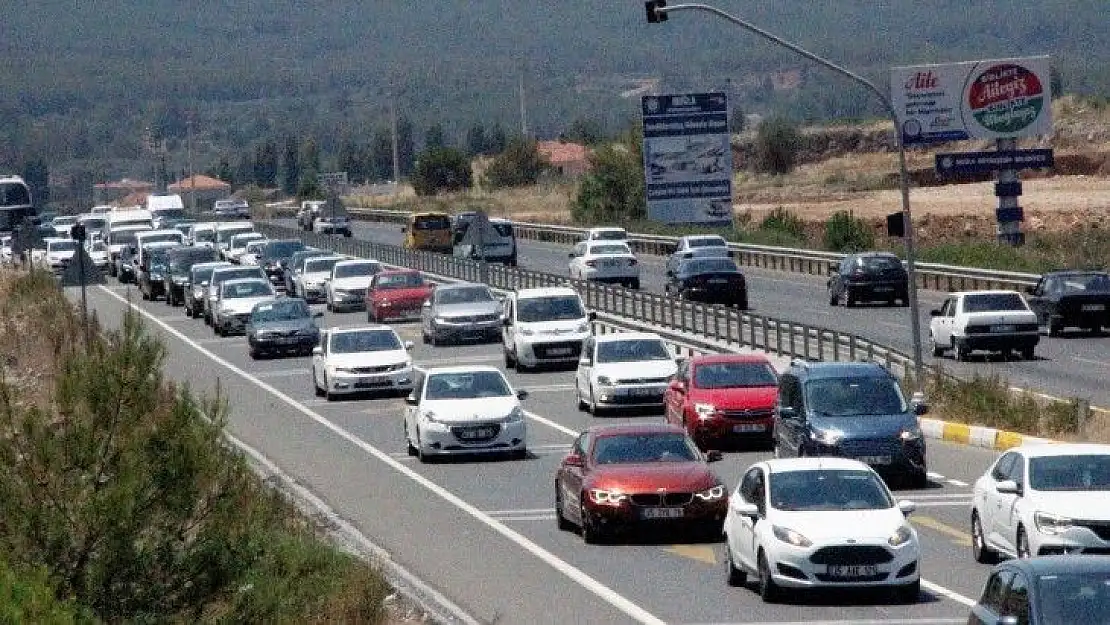 Muğla'da iki kişiye bir araç düşüyor