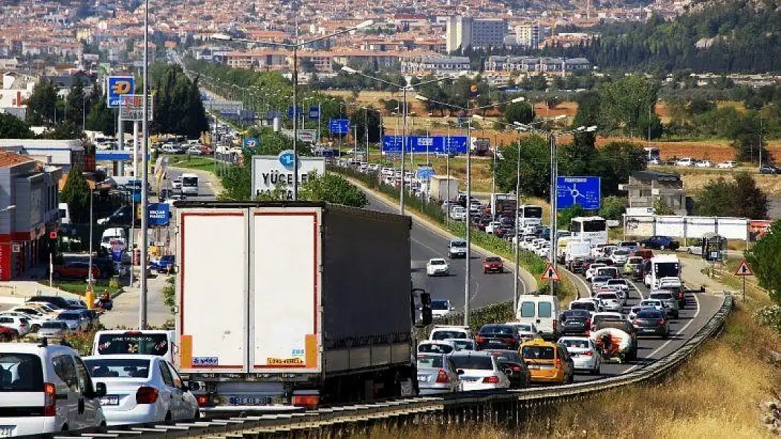 Muğla'da iki kişiye bir araç düşüyor