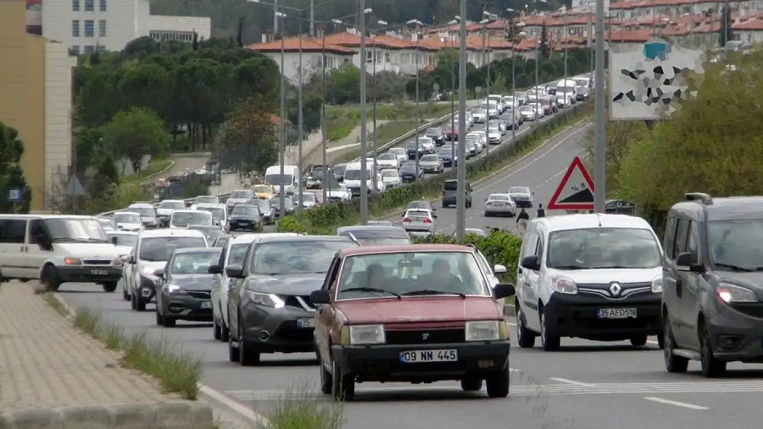 Muğla'da kilometrelerce tatilci kuyruğu