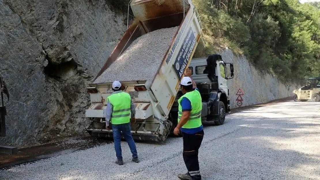 Muğla'da kırsal mahallelerin yolları yenileniyor