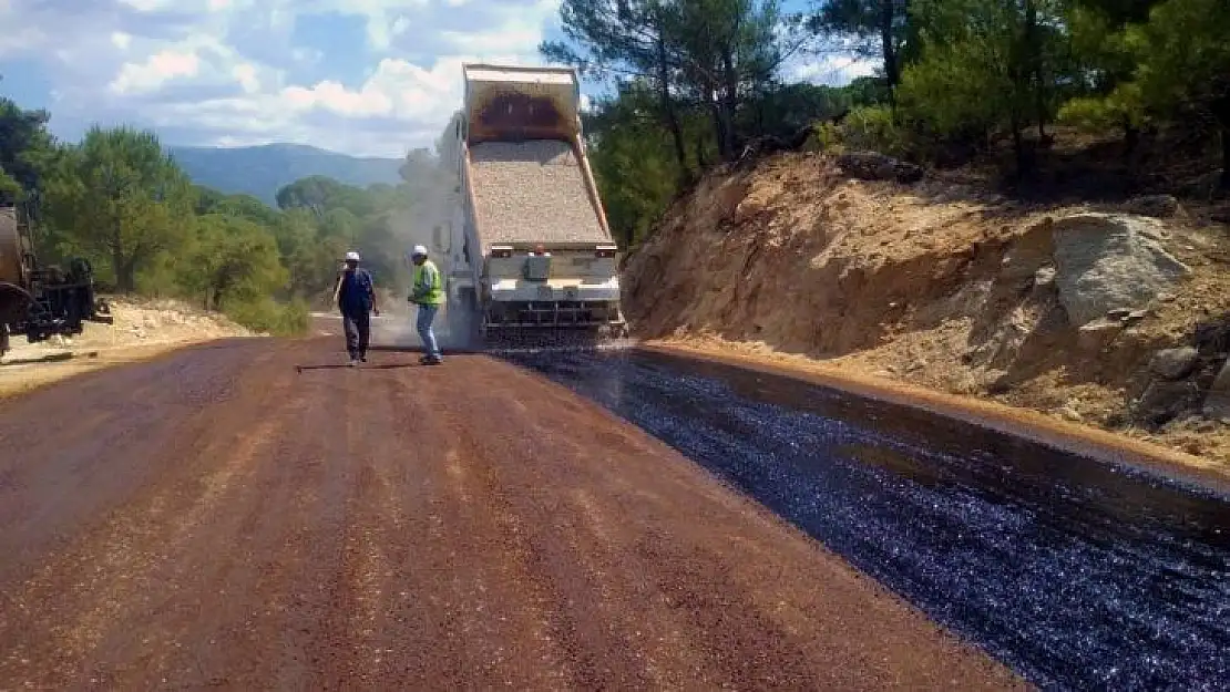 Muğla'da kırsal mahallerin yolları yenileniyor