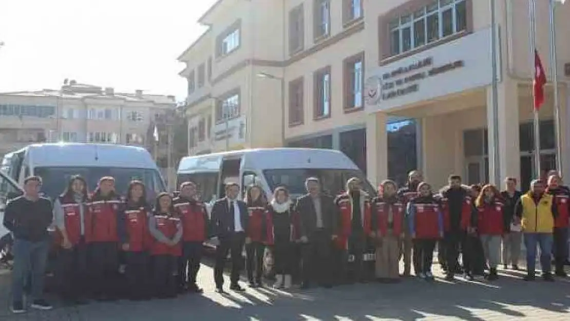 MUĞLA'DAN KIRMIZI YELEKLİLER DEPREMZEDE VATANDAŞLAR İÇİN YOLA ÇIKTI