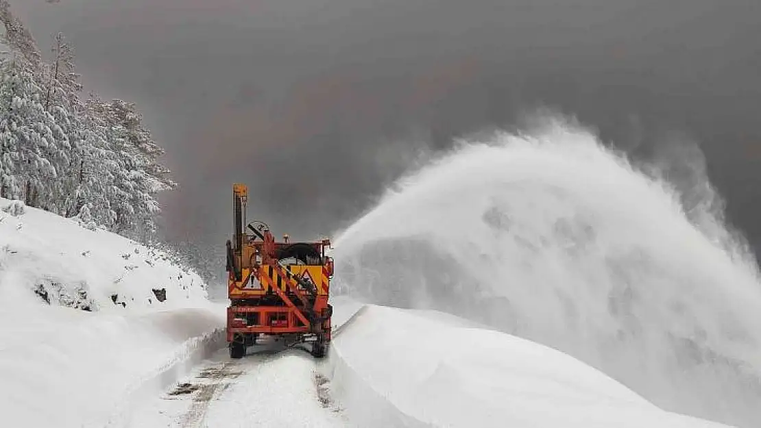 Muğla'nın bilinmeyen Sibiryası, uzun süren kar küreme çalışmaları sonrası ulaşıma açıldı