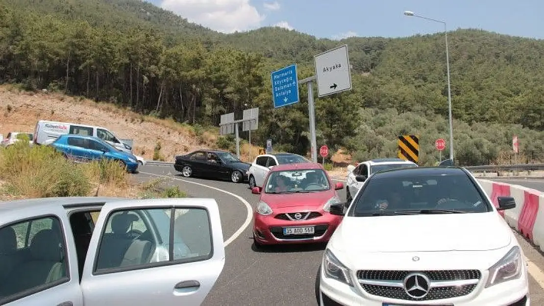 Muğla'nın dört bir tarafında trafik kilitlendi