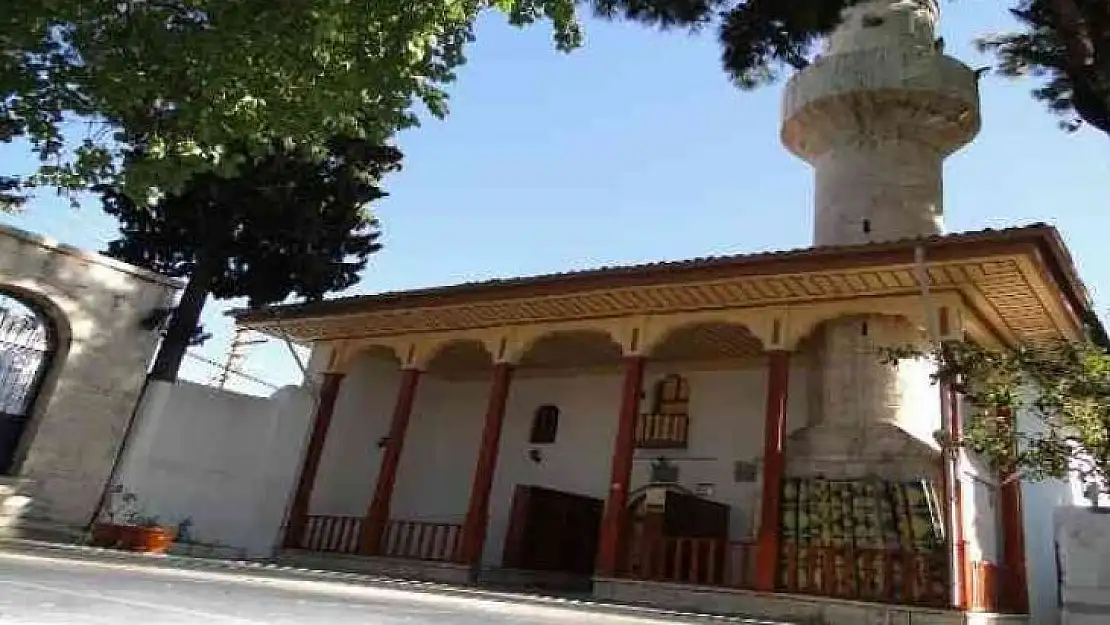 MUĞLA'NIN MENTEŞE İLÇESİNDE BULUNAN TARİHİ CAMİİ HER YIL ZİYARETÇİ AKININA UĞRUYOR